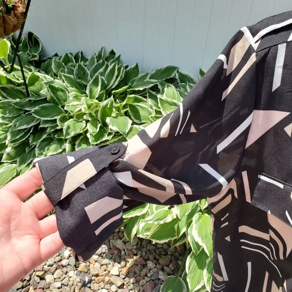 Calvin Klein Geometric Pattern Button Down Tab Sleeve Size L - Picture 8 of 15